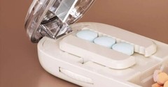 Portable Pill Cutter – 2/4 Split Large Capacity Adjustable Easy Clean Baby-Safe