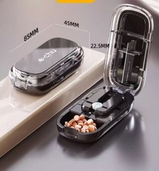 Portable Pill Cutter – 2/4 Split Large Capacity Adjustable Easy Clean Baby-Safe