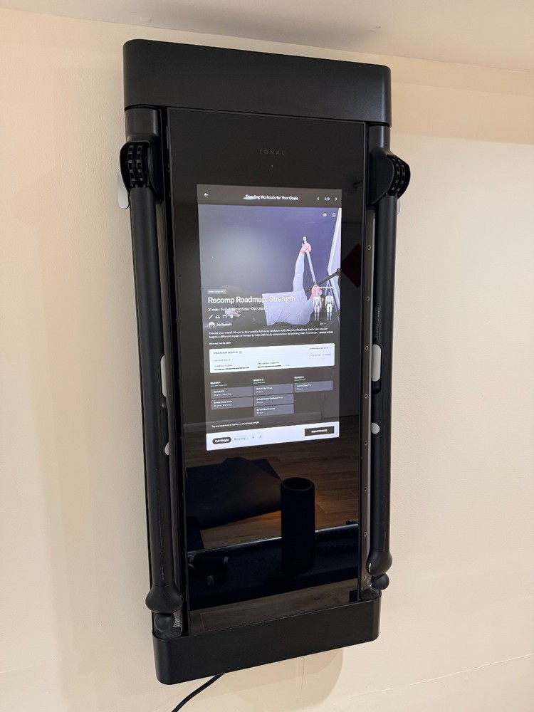 Tonal Smart Home Gym Wall Mounted Digital Weight System Used Excellent
