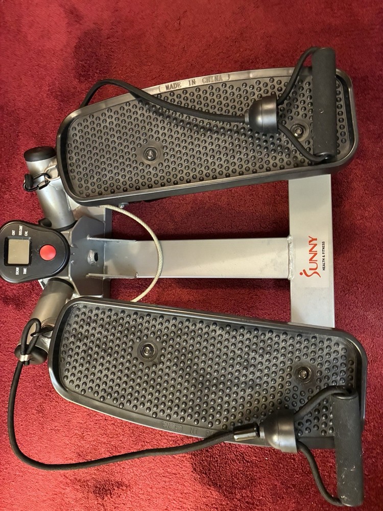 Sunny Health & Fitness. Mini Stepper w/Resistance Bands. Non Slip Pedals
